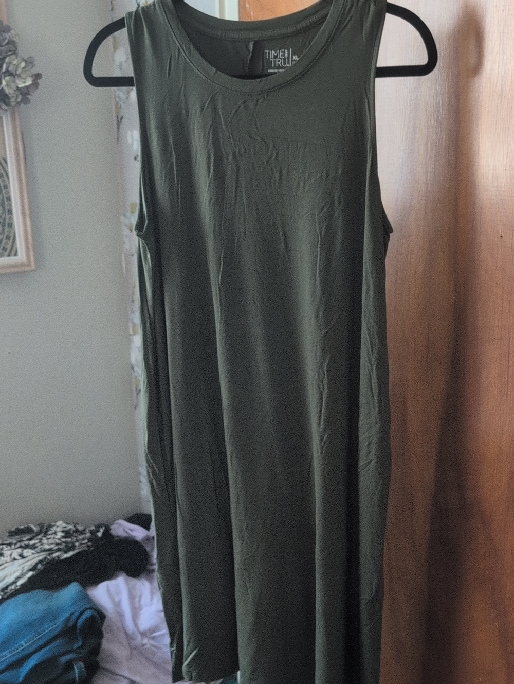 Time and Tru Olive Green Sleeveless Tunic Tank